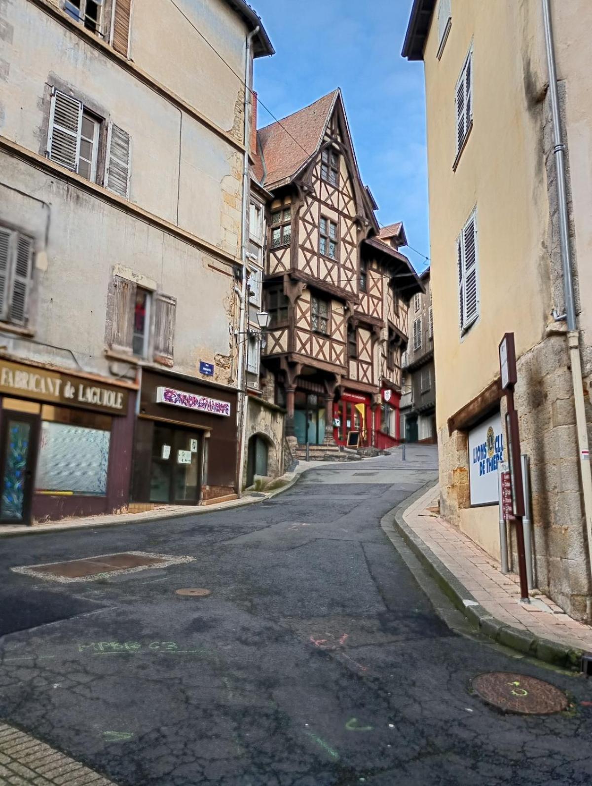 Apartament Duplex Center Thiers - Clermont-Ferrand - Lyon - Free Parking - Self-Check-In Zewnętrze zdjęcie